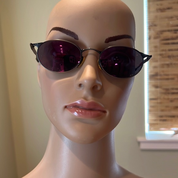 Oakley Vintage Collectible 00 E Wire Bronze And Black Sunglasses Unisex